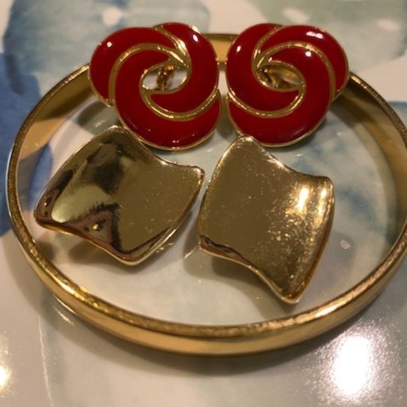 VTG MONET Gold Bangle Bracelet and Enamel Earrings - Picture 4 of 4